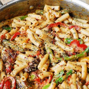 Macaroni With Vegetables In Creamy Capsicum Sauce