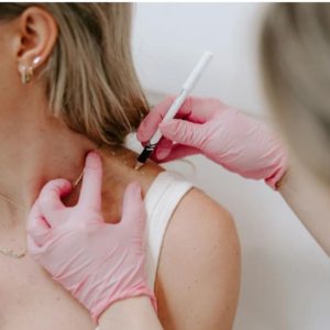 “Barbie Botox” or “Trap Tox”: The Shoulder-Slimming Craze